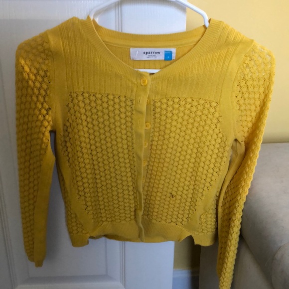 🪷 5/$10 🪷 two crop cardigans, there is a hole upfront in yellow - Picture 2 of 6